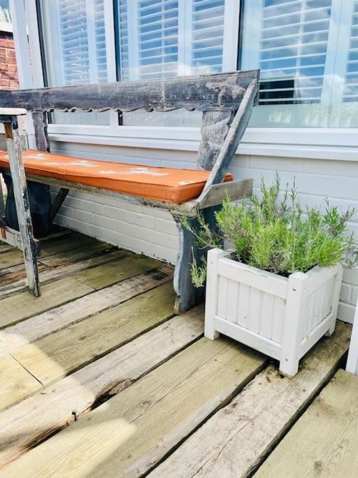 A Unique, Off-Grid Eco Friendly Beach House. Wolferton  エクステリア 写真